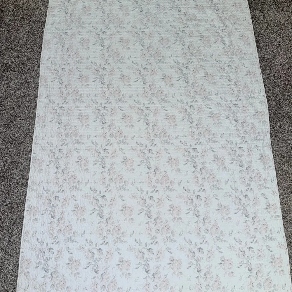 My Texas House Rebecca Twin Floral Quilt and Pillow Set